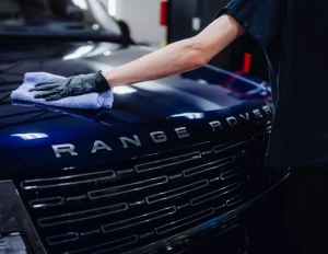 range rover car Polishing service in dubai